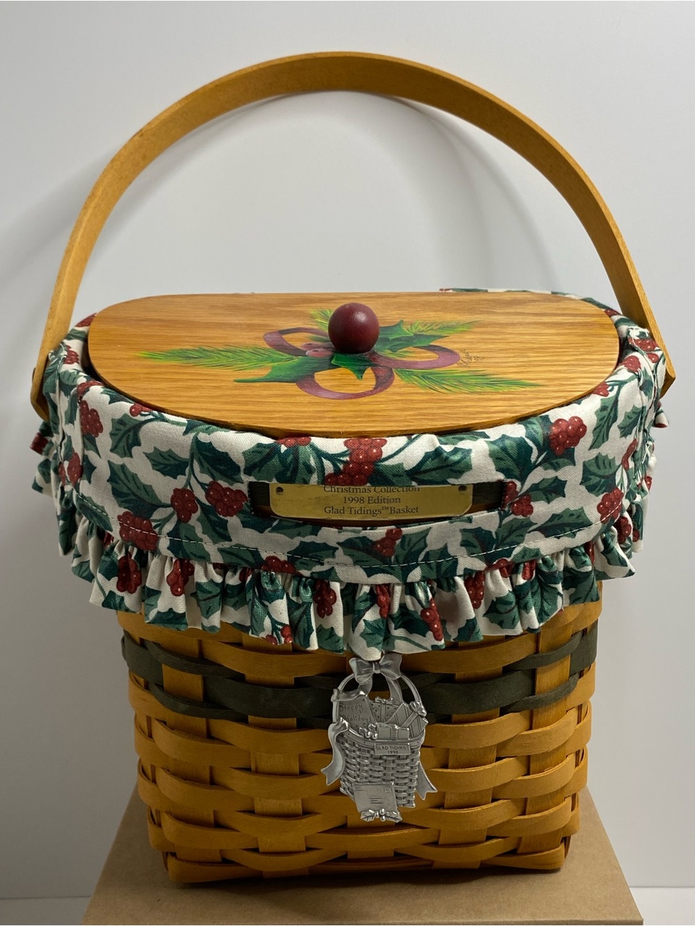 Longaberger 1998 Christmas Collection Glad Tidings Basket/Holly Liner/Charm